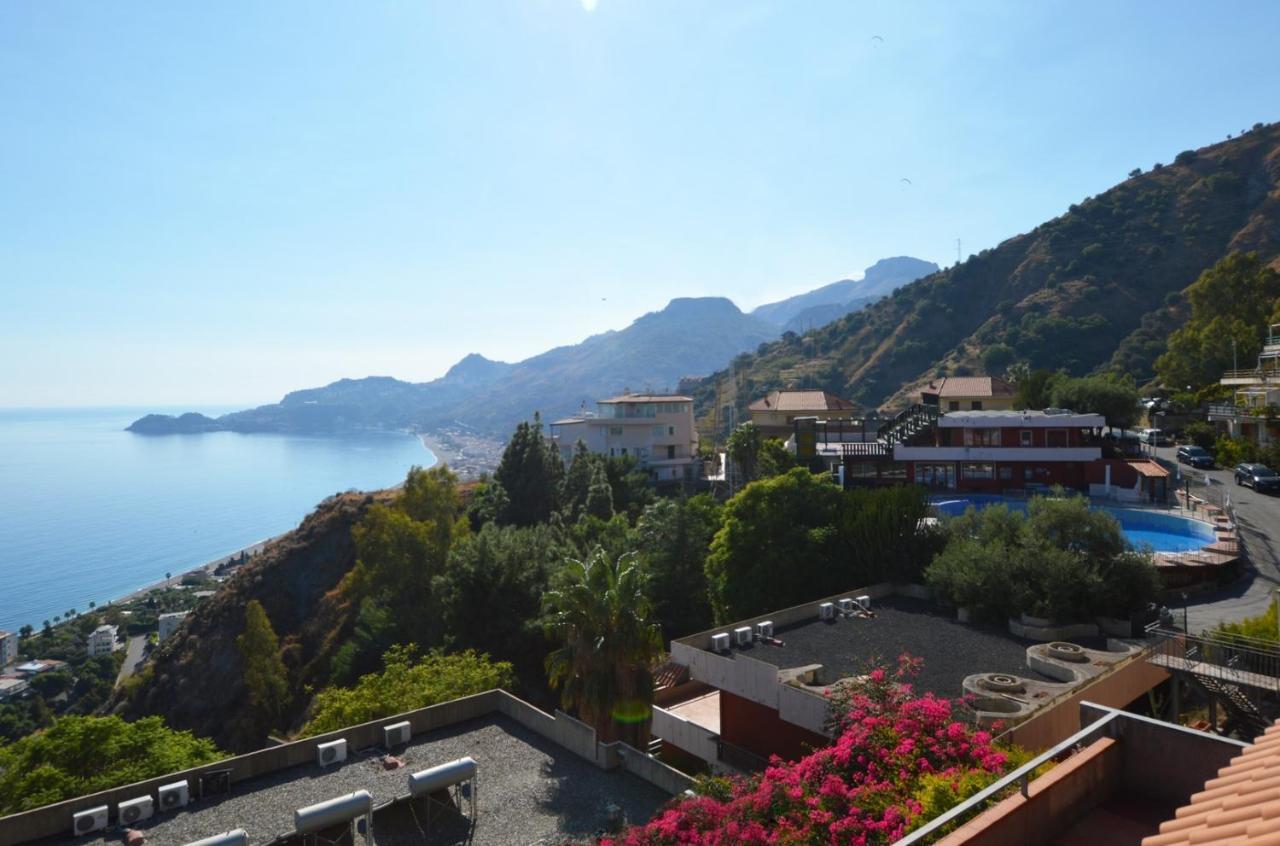 Hotiday Village Letojanni Taormina Esterno foto